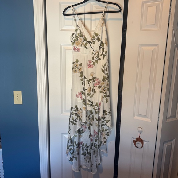 Selfie Leslie “Imelda” v-neck high-low hem dress, white floral, size small - Picture 8 of 11